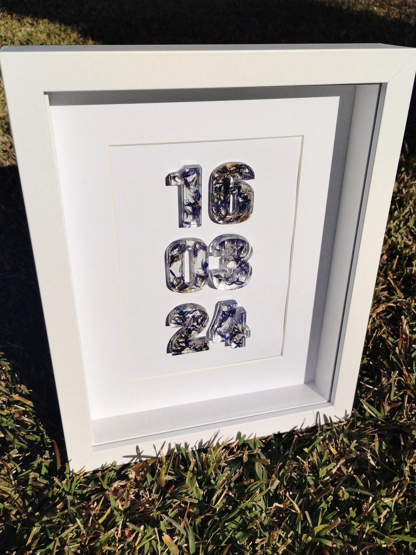 The Keepsake Date Frame – Custom Resin Numbers with Dried Flowers